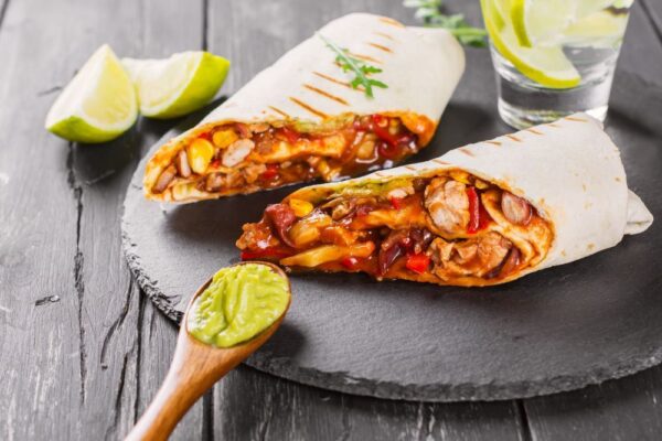 carne desmechada con queso y guacamole